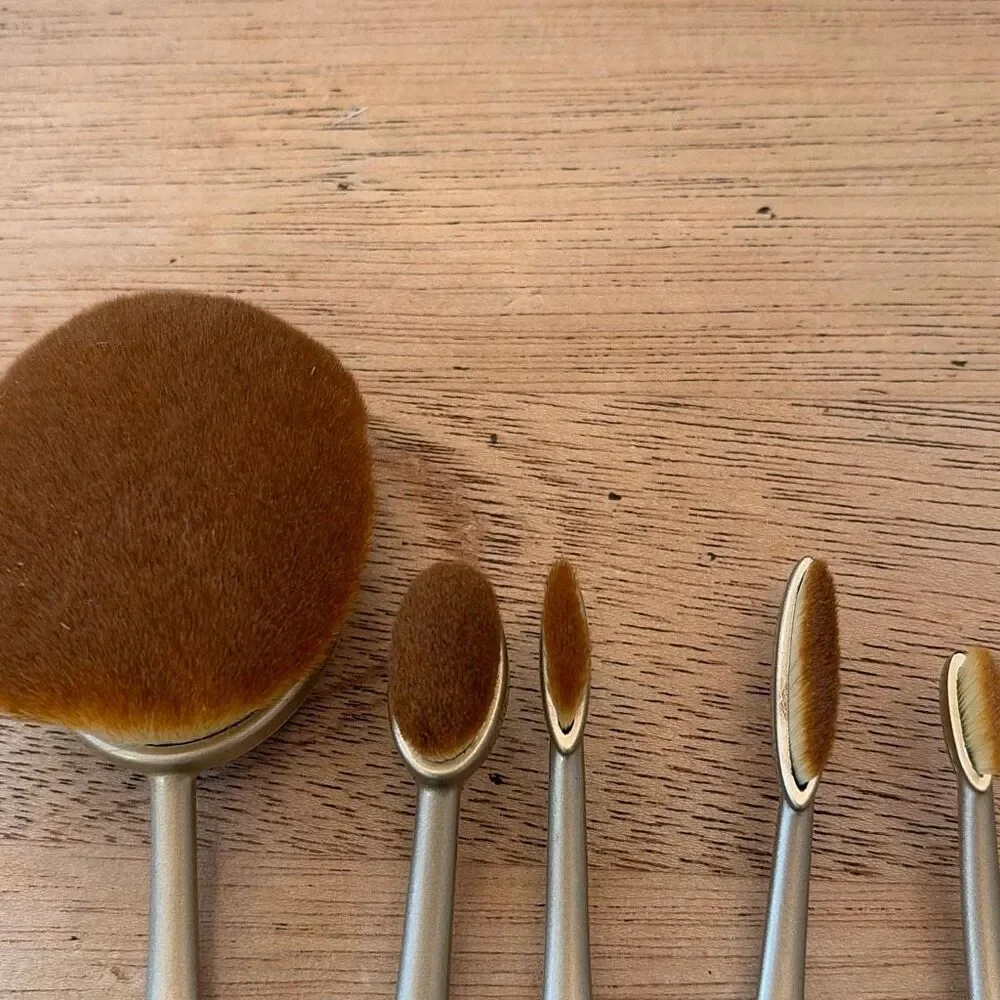 New Celavi five piece brush, set liner, face and body brushes makeup brush brush